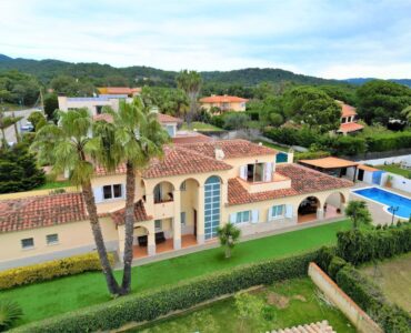 Luchtfoto van resale villa in Sant Antoni De Calonge in Spanje, gelegen aan de  Costa Brava