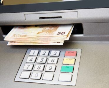 Hoeveel geld mag je per dag uit de geldautomaat halen in Spanje?