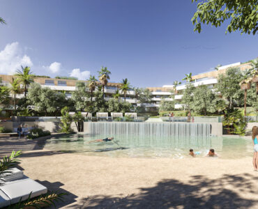 Gemeenschappelijk zwembad en vooraanzicht van nieuwbouw appartementen in Sotogrande (11310) in Spanje, gelegen aan de  Costa del Sol-West