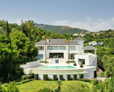 Resale Villa Te koop in Marbella in Spanje, gelegen aan de Costa del Sol-West