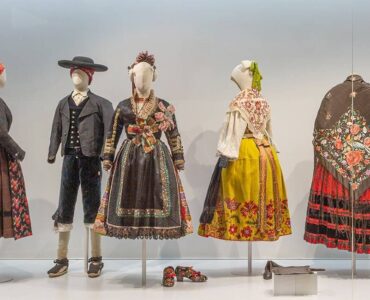 Overzicht traditionele klederdracht in de zeventien Spaanse regio’s