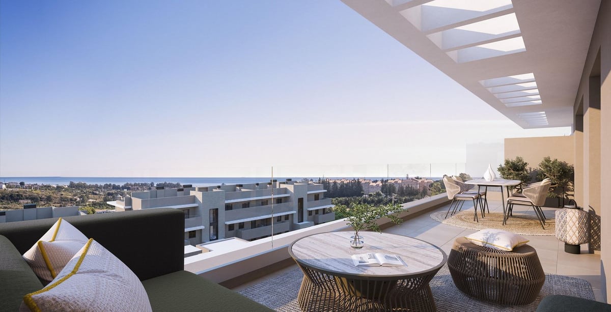 Zeezicht en panoramisch zicht van nieuwbouw appartement in New Golden Mile in Spanje, gelegen aan de  Costa del Sol-West