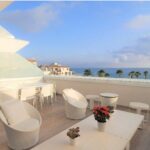 Zeezicht en terras van resale appartement in Denia in Spanje, gelegen aan de  Costa Blanca-Noord