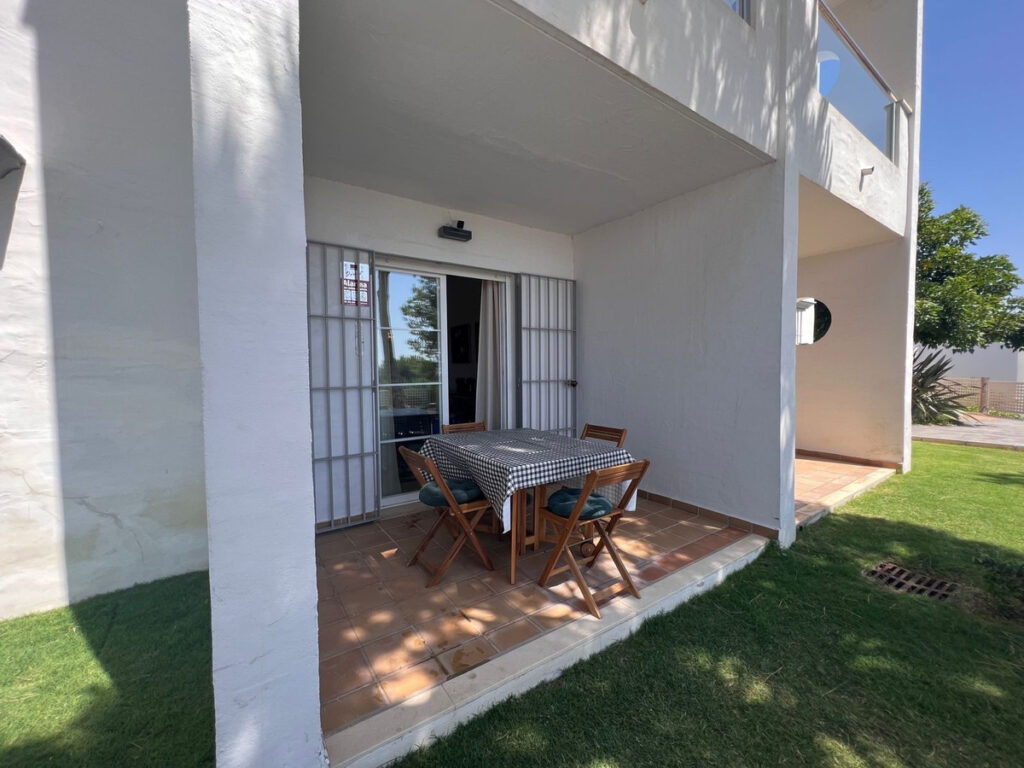 Terras van resale appartement in Manilva in Spanje, gelegen aan de  Costa del Sol-West