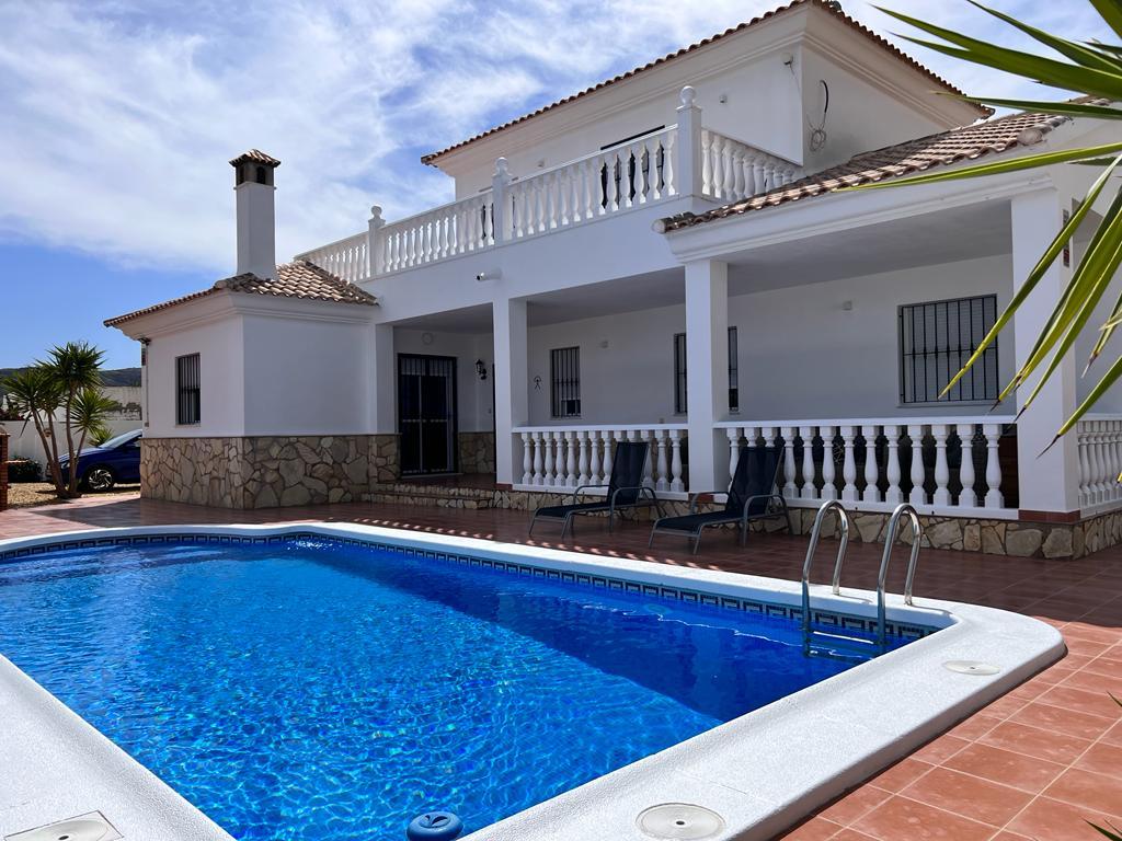 Resale Villa Te koop in Arboleas in Spanje, gelegen aan de Costa de Almería