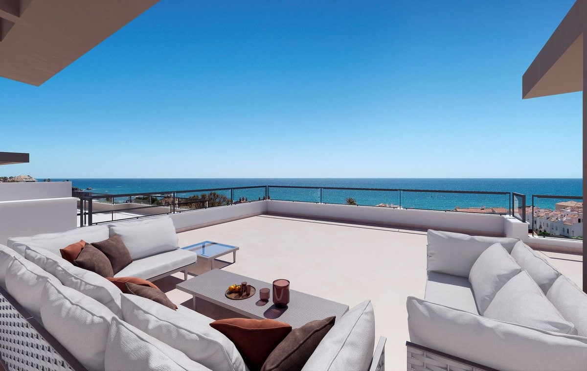 Zeezicht en terras van nieuwbouw appartement in Casares (29690) in Spanje, gelegen aan de  Costa del Sol-West