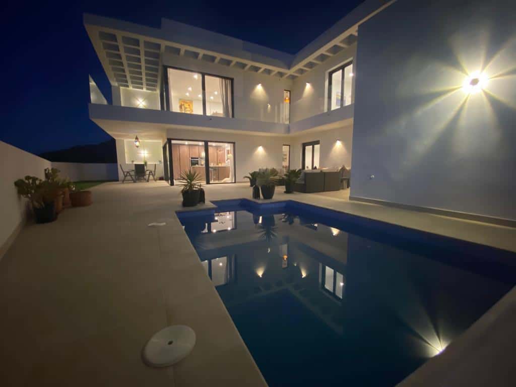 Zwembad en Villa Te koop in Mojacar in Spanje, gelegen aan de Costa de Almería