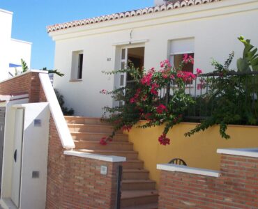 Vooraanzicht van nieuwbouw appartement in Almunecar in Spanje, gelegen aan de  Costa Tropical
