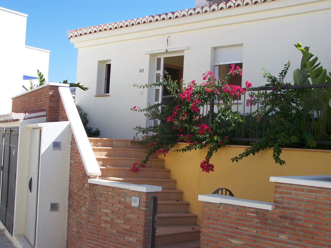 Vooraanzicht van nieuwbouw appartement in Almunecar in Spanje, gelegen aan de  Costa Tropical