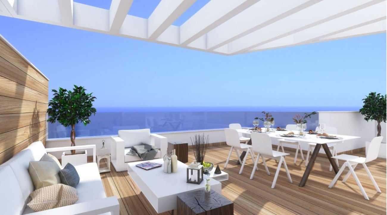 Zeezicht en terras van nieuwbouw appartement in Torrox in Spanje, gelegen aan de  Costa del Sol-Oost