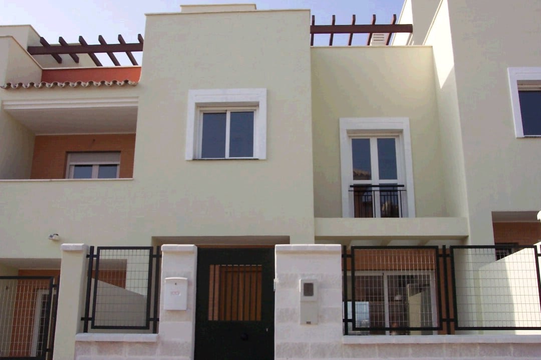 Vooraanzicht van resale huis in Caleta De Velez in Spanje, gelegen aan de  Costa del Sol-Oost