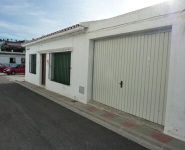 Vooraanzicht van resale huis in Frigiliana in Spanje, gelegen aan de  Costa del Sol-Oost