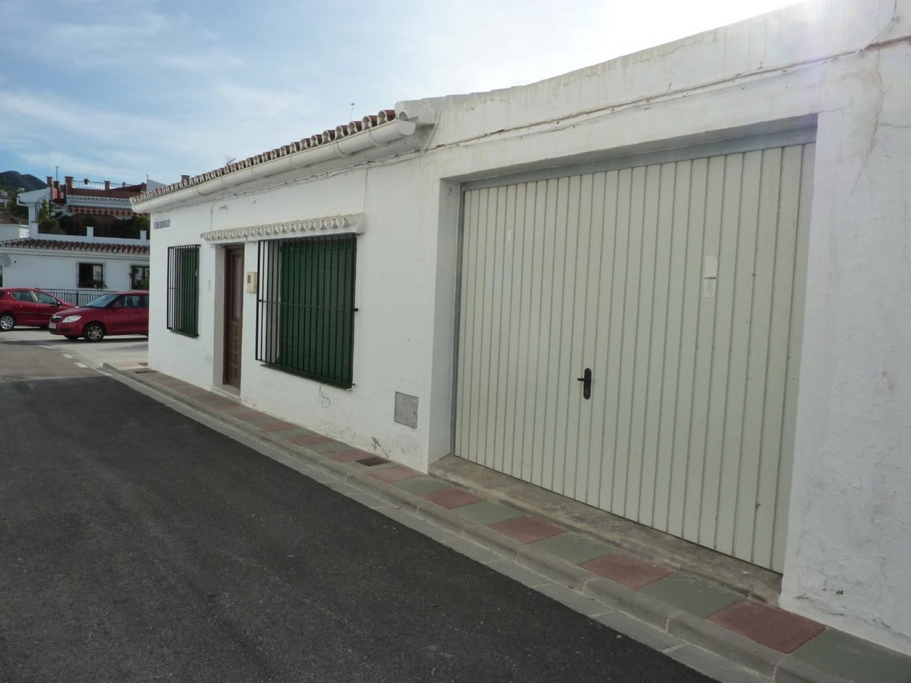 Vooraanzicht van resale huis in Frigiliana in Spanje, gelegen aan de  Costa del Sol-Oost