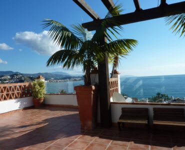 Zeezicht en terras van resale huis in La Herradura (04649) in Spanje, gelegen aan de  Costa de Almería
