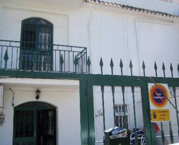 Vooraanzicht van resale huis in Nerja in Spanje, gelegen aan de  Costa del Sol-Oost