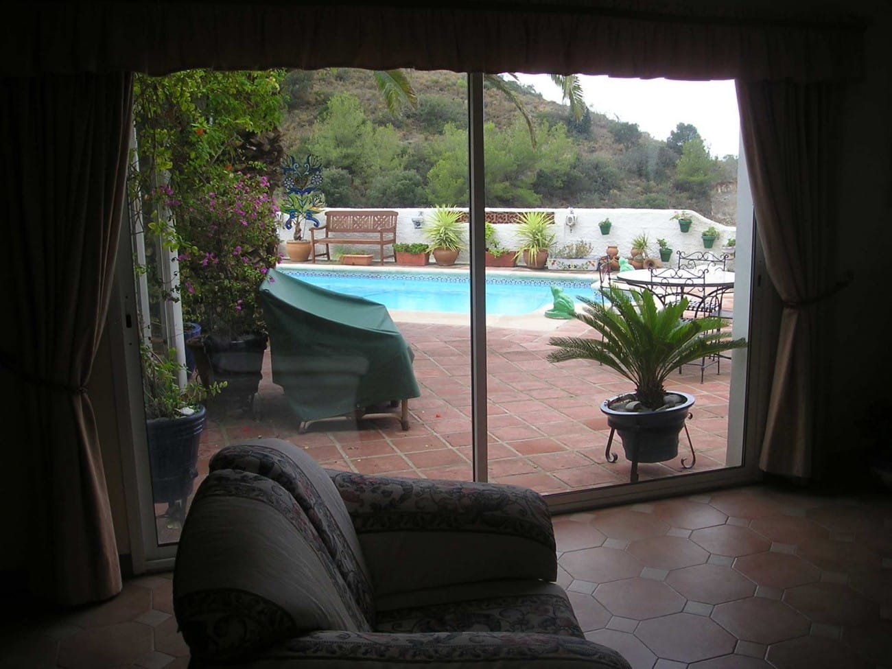 Terras en zwembad van resale villa in La Herradura (04649) in Spanje, gelegen aan de  Costa de Almería
