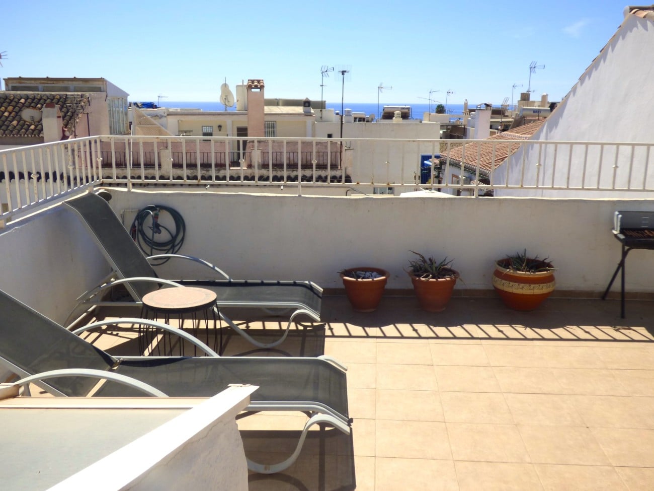 Zeezicht en terras van resale huis in Nerja in Spanje, gelegen aan de  Costa del Sol-Oost