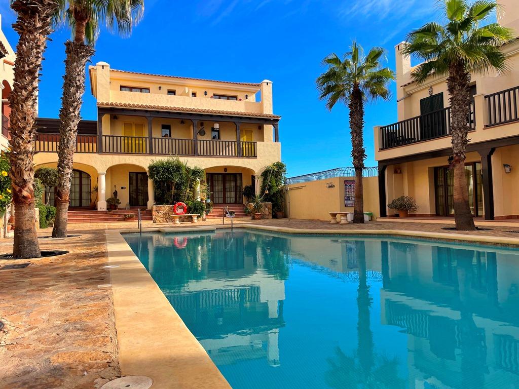 Gemeenschappelijk zwembad van Appartement Te koop in Villaricos in Spanje, gelegen aan de Costa de Almería