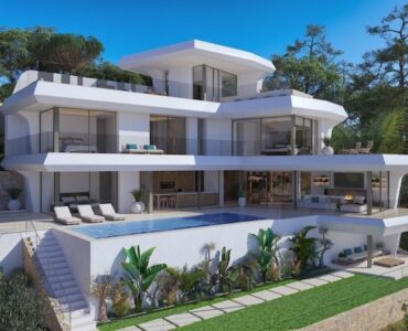 Zwembad en vooraanzicht van nieuwbouw villa in Altea Hills in Spanje, gelegen aan de  Costa Blanca-Noord