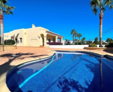 Zwembad van Villa Te koop in Mojacar in Spanje, gelegen aan de Costa de Almería