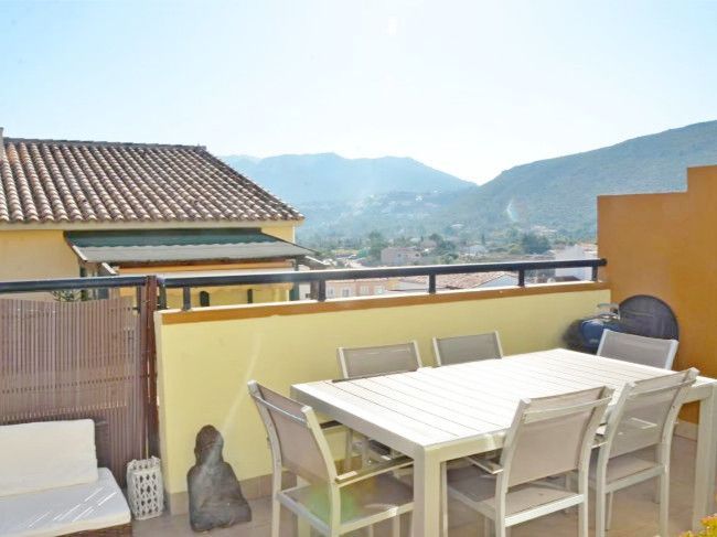 Panoramisch zicht en terras van resale appartement in La Xara in Spanje, gelegen aan de  Costa Blanca-Noord