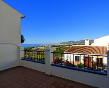 Zeezicht en terras van resale huis in Nerja in Spanje, gelegen aan de  Costa del Sol-Oost