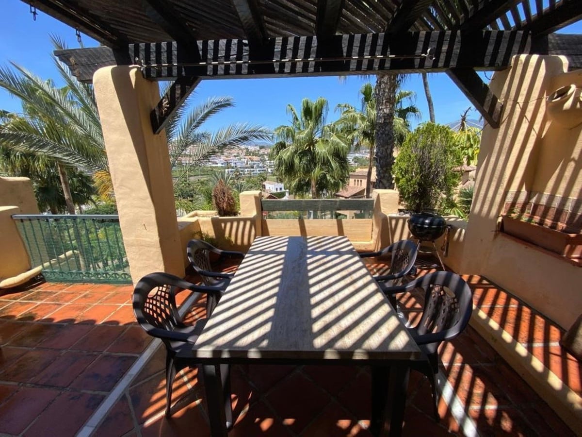 Terras van resale appartement in Estepona in Spanje, gelegen aan de  Costa del Sol-West