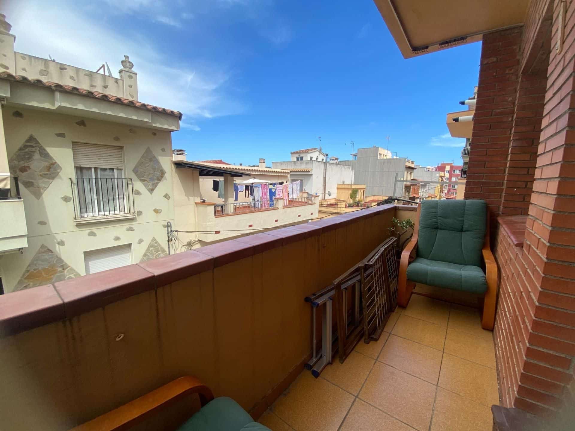 Terras van resale appartement in Sant Feliu de Guixols in Spanje, gelegen aan de  Costa Brava