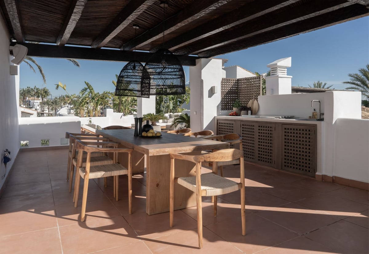 Terras van resale appartement in Estepona in Spanje, gelegen aan de  Costa del Sol-West