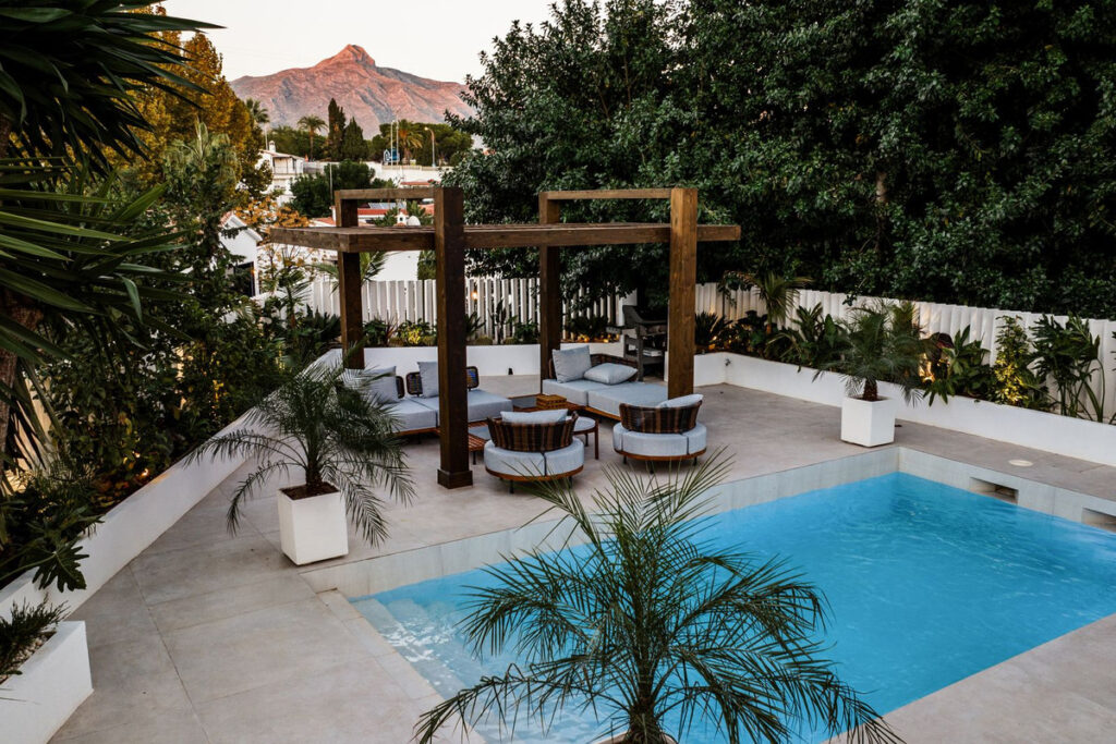 Villa Te koop in Nueva Andalucia in Spanje, gelegen aan de Costa del Sol-West