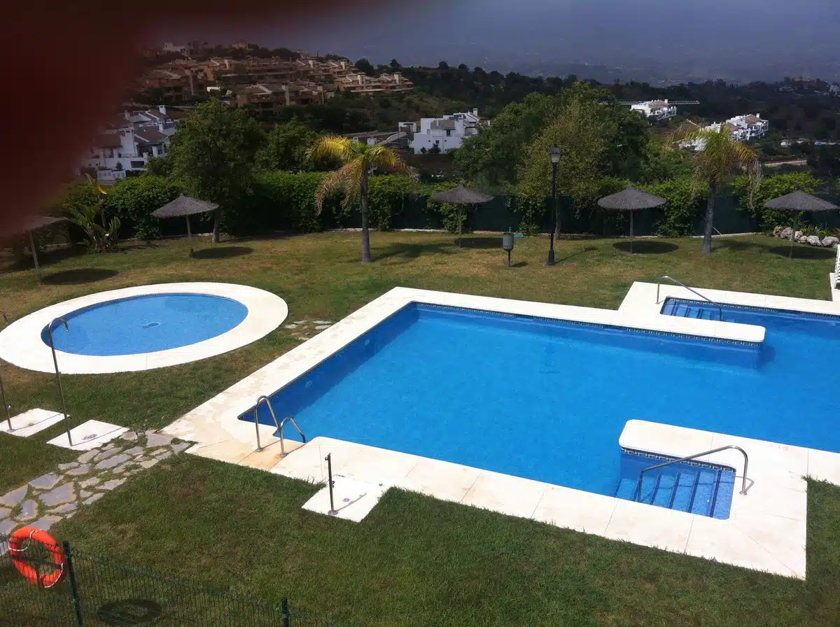 Resale Appartement Te koop in Ojen in Spanje, gelegen aan de Costa del Sol-Centro