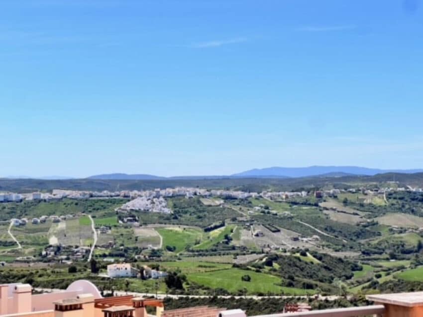 Panoramisch zicht vanaf resale Appartement Te koop in Casares (29690) in Spanje, gelegen aan de Costa del Sol-West