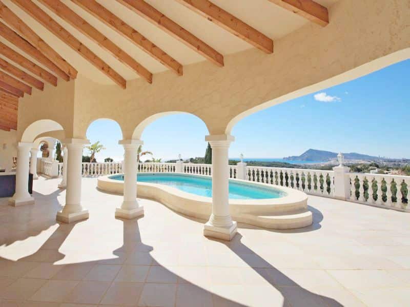 Terras met zwembad van villa te koop in Altea la Vella, Spanje