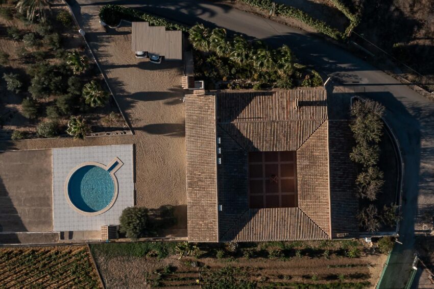 Luchtfoto Villa Te koop in Antas in Spanje, gelegen aan de Costa de Almería
