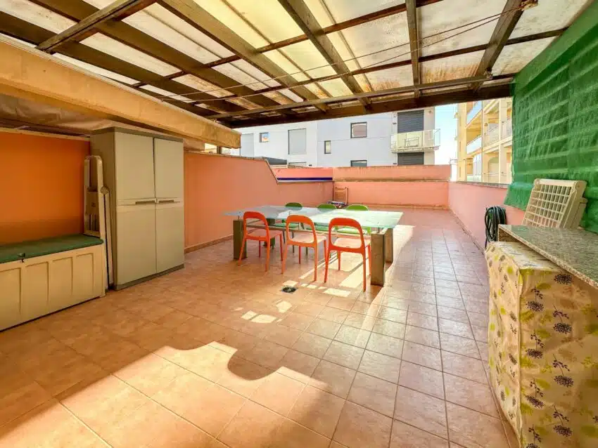 Groot terras van Appartement Te koop in Sant Antoni De Calonge in Spanje, gelegen aan de Costa Brava