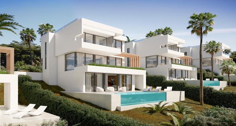 Zwembad en vooraanzicht van nieuwbouw villa in Mijas Costa in Spanje, gelegen aan de  Costa del Sol-Centro