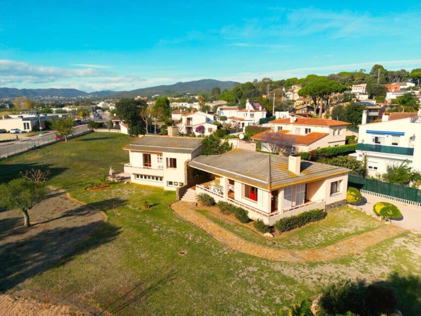 Luchtfoto van Villa Te koop in Sant Antoni De Calonge in Spanje, gelegen aan de