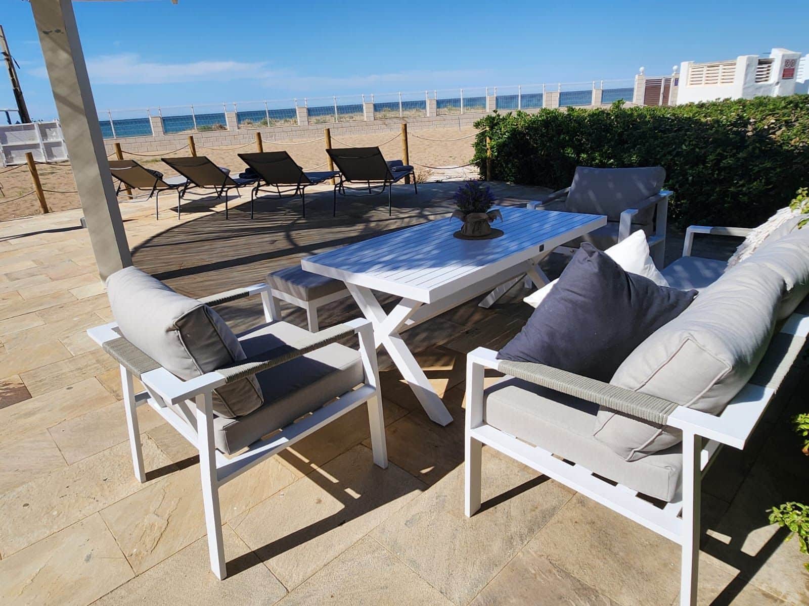 Zeezicht en terras van villa in Denia in Spanje, gelegen aan de  Costa Blanca-Noord