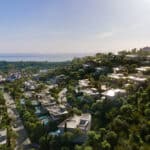 Panoramisch zicht van nieuwbouw villa in Benahavis in Spanje, gelegen aan de  Costa del Sol-West