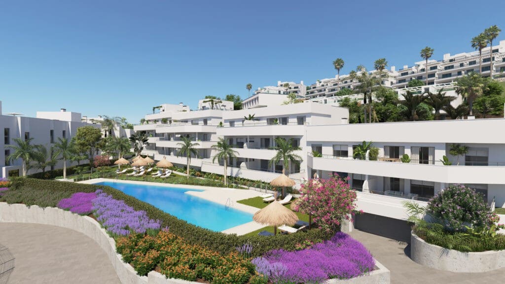 Gemeenschappelijk zwembad en vooraanzicht van in Estepona in Spanje, gelegen aan de  Costa del Sol-West