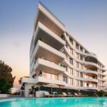 Gemeenschappelijk zwembad en vooraanzicht van in Benalmadena in Spanje, gelegen aan de  Costa del Sol-Centro