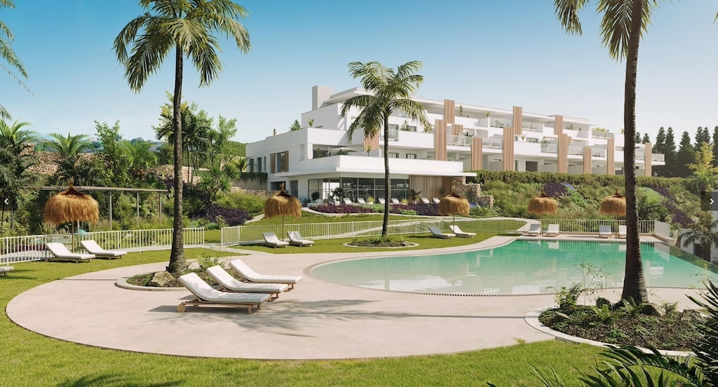 Gemeenschappelijke tuin en gemeenschappelijk zwembad van in Casares (29690) in Spanje, gelegen aan de  Costa del Sol-West