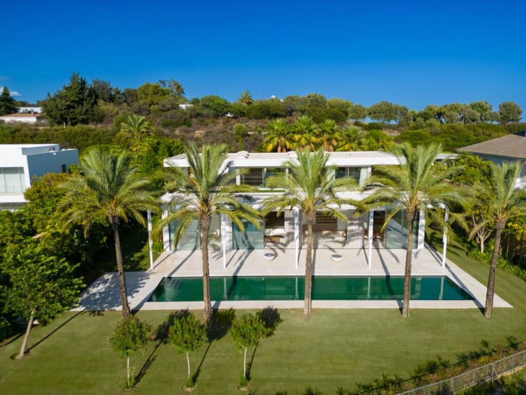 Luchtfoto van in Casares (29690) in Spanje, gelegen aan de  Costa del Sol-West