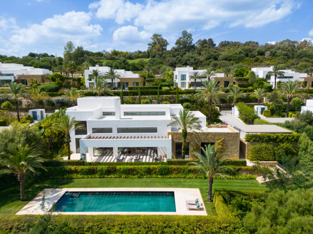 Luchtfoto van in Casares (29690) in Spanje, gelegen aan de  Costa del Sol-West