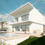 Zwembad en vooraanzicht van nieuwbouw huis in La Cala De Mijas in Spanje, gelegen aan de  Costa del Sol-Centro