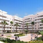 Gemeenschappelijke tuin en vooraanzicht van nieuwbouw appartement in Nueva Andalucia in Spanje, gelegen aan de  Costa del Sol-West
