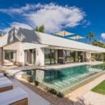 Terras en zwembad van in Nueva Andalucia in Spanje, gelegen aan de  Costa del Sol-West