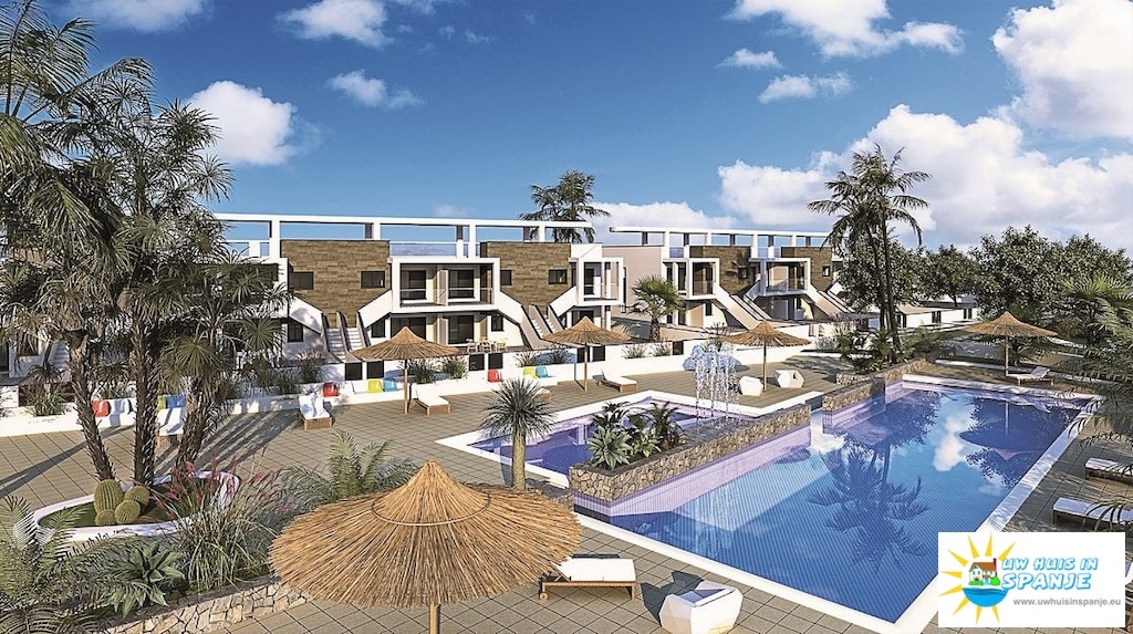 Gemeenschappelijk zwembad van in Orihuela-Costa in Spanje, gelegen aan de  Costa Blanca-Zuid