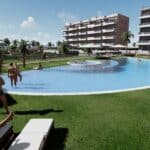 Gemeenschappelijk zwembad van nieuwbouw appartement in Guardamar Del Segura in Spanje, gelegen aan de  Costa Blanca-Zuid