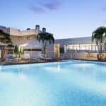 Gemeenschappelijk zwembad van nieuwbouw appartement in Marbella in Spanje, gelegen aan de  Costa del Sol-West